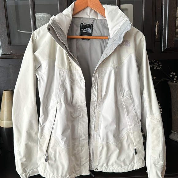 The North Face Women’s jacket - Picture 4 of 7